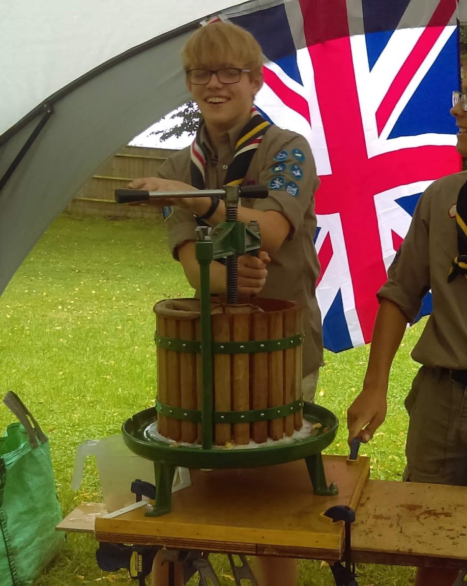 Me as an Explorer pressing apples